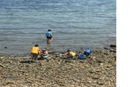 根っこの家の前の海岸